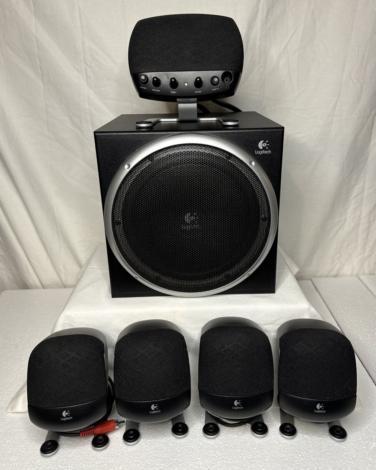Logitech Z-640 Computer 5.1 Surround Sound Speakers System with Subwoofer
