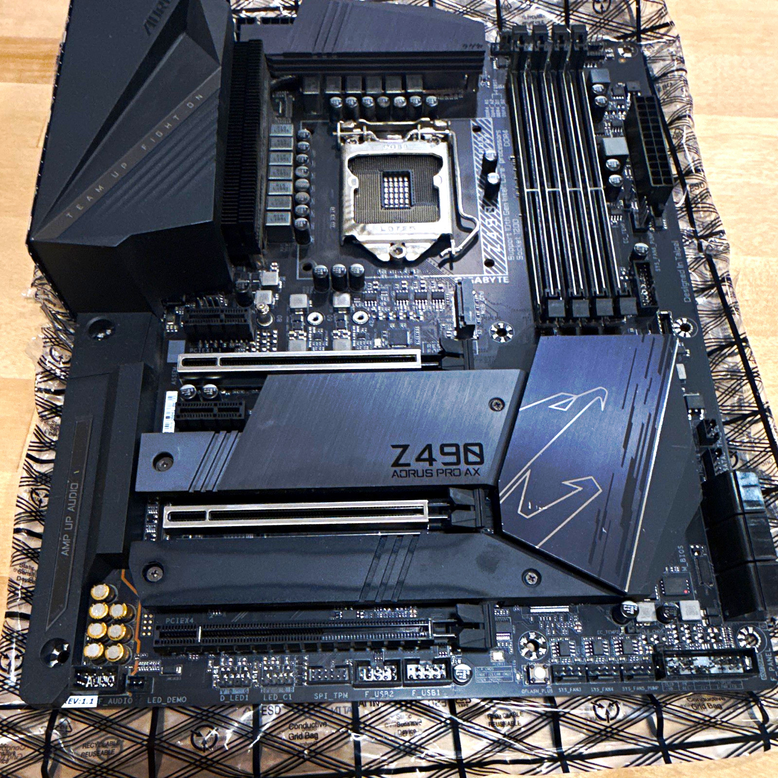 GIGABYTE Z490 AORUS PRO AX ATX Intel LGA1200 DDR4 HDMI M.2 4DIMM
