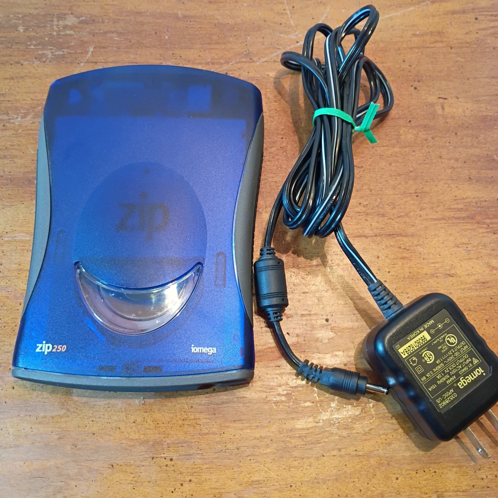 Iomega Zip 250 USB Powered External Drive 250MB Z250USBPCM w/Cable 