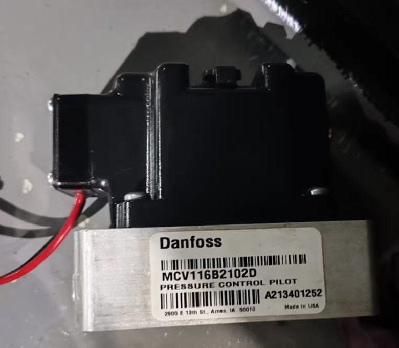 1pcs New Danfoss hydraulic electric control valve head  MCV116B2102D