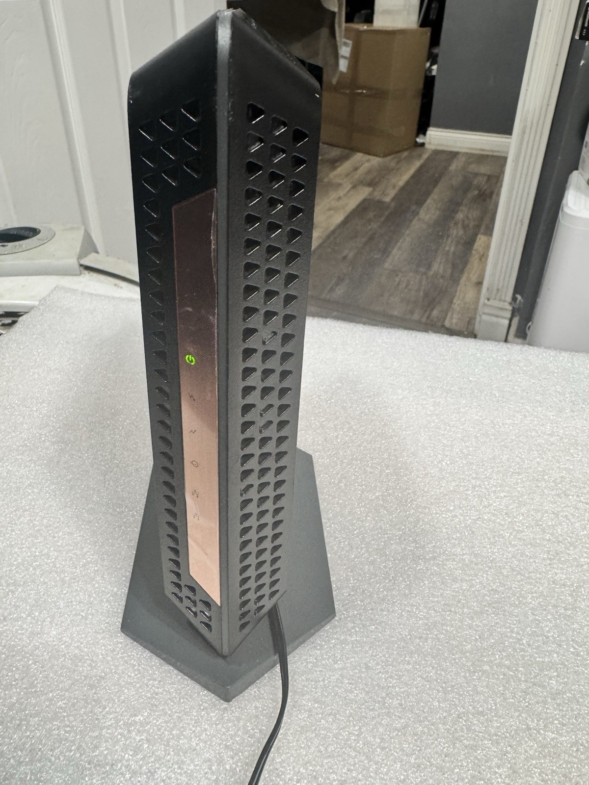 NETGEAR CM1000 Ultra-High Speed Cable Modem (CM1000-100NAS). READ DESCRIPTION