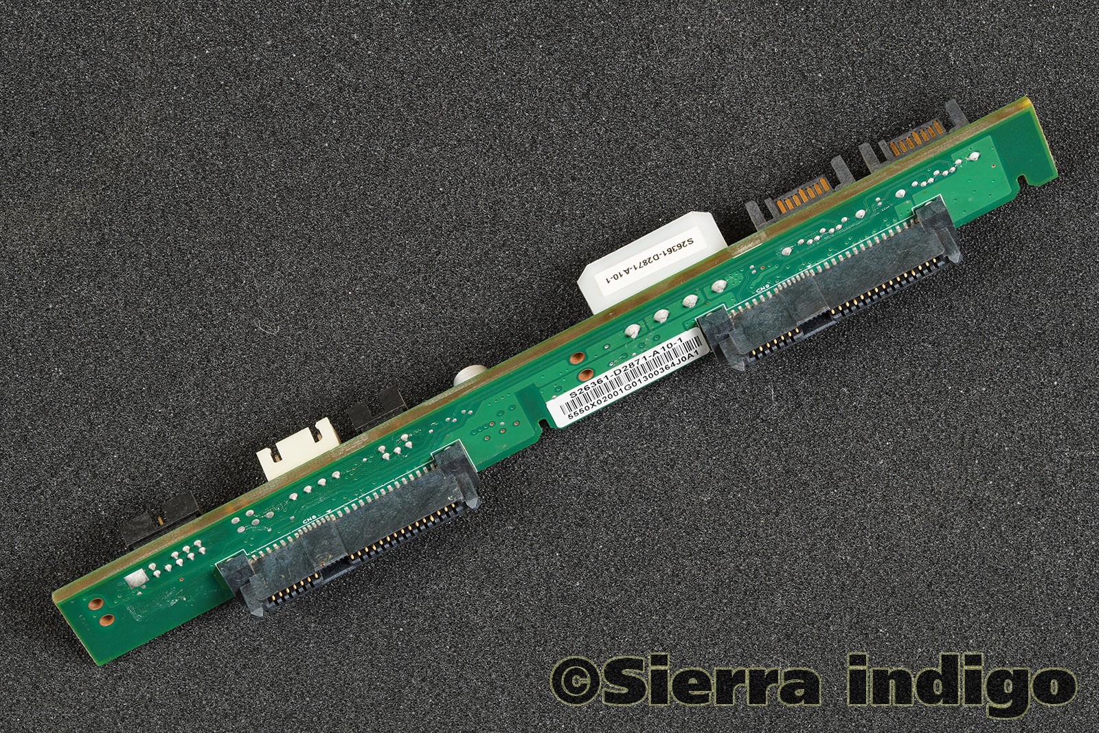 Fujitsu S26361-D2871-A10 SAS Backplane Board