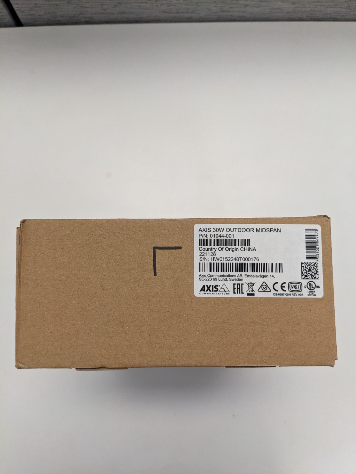 AXIS 01944-001 30 W Outdoor Midspan, PoE Injector for Surveillance Cameras