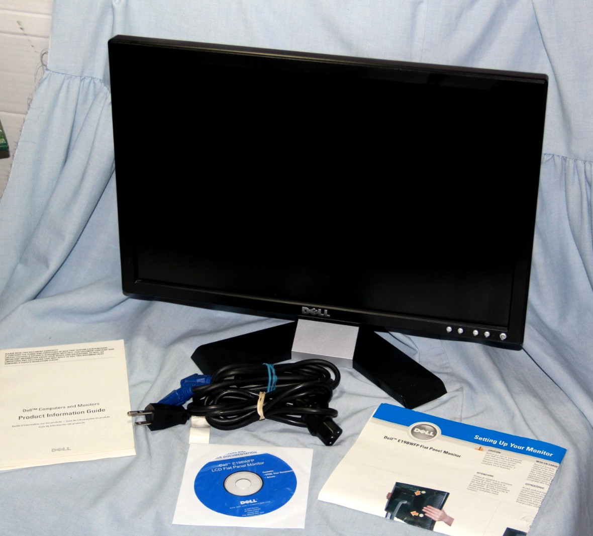 DELL LCD Flat Panel Monitor - 19 Inch Model E198WFPv & Accessories - Works