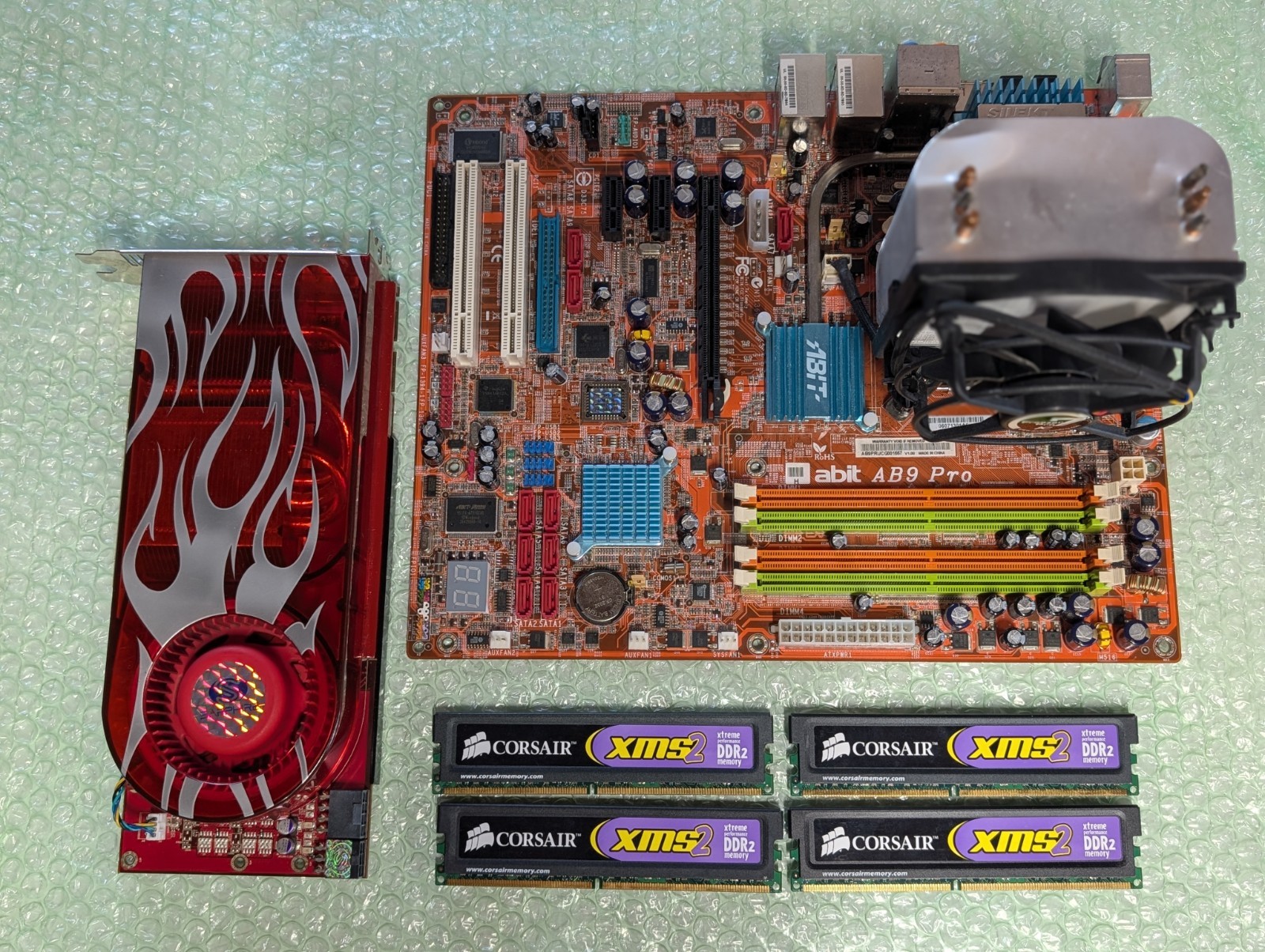 Abit AB9 Pro + Pentium E2160 + 4GB XMS2 + HIS HD 2900 Pro 512MB Flame — Working