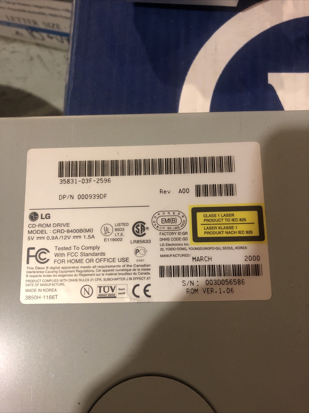 LG CRD-8400B CD-ROM Drive Beige Front Bezel IDE Optical Disc Drive 