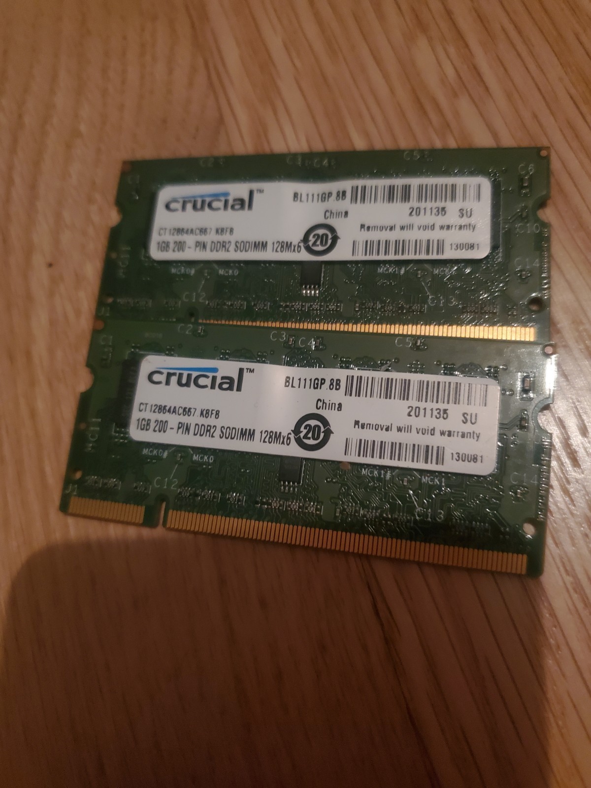 Laptop Ram 2x1GB CRUCIAL CT12864AC667.K8F8 Ddr2 SODIMM PC2-5300