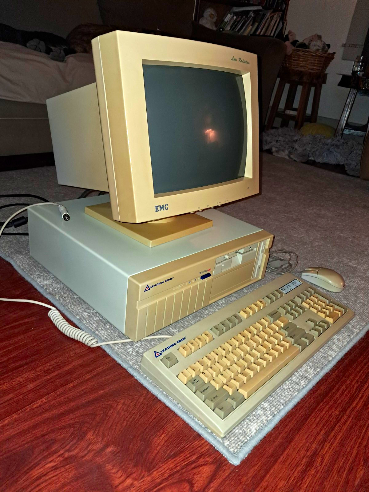 Leading Edge WinPro 486CL Desktop PC w/ EMC CRT, Keyboard, BTC Mouse