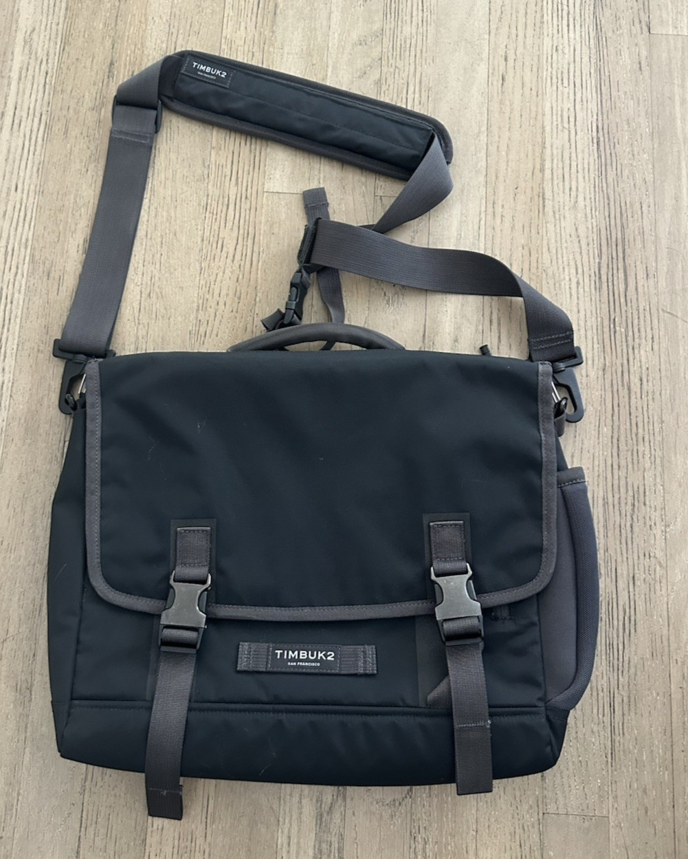 Timbuk2 Command Messenger Bag Travel Friendly Fits 15" Laptop 14x11" READ