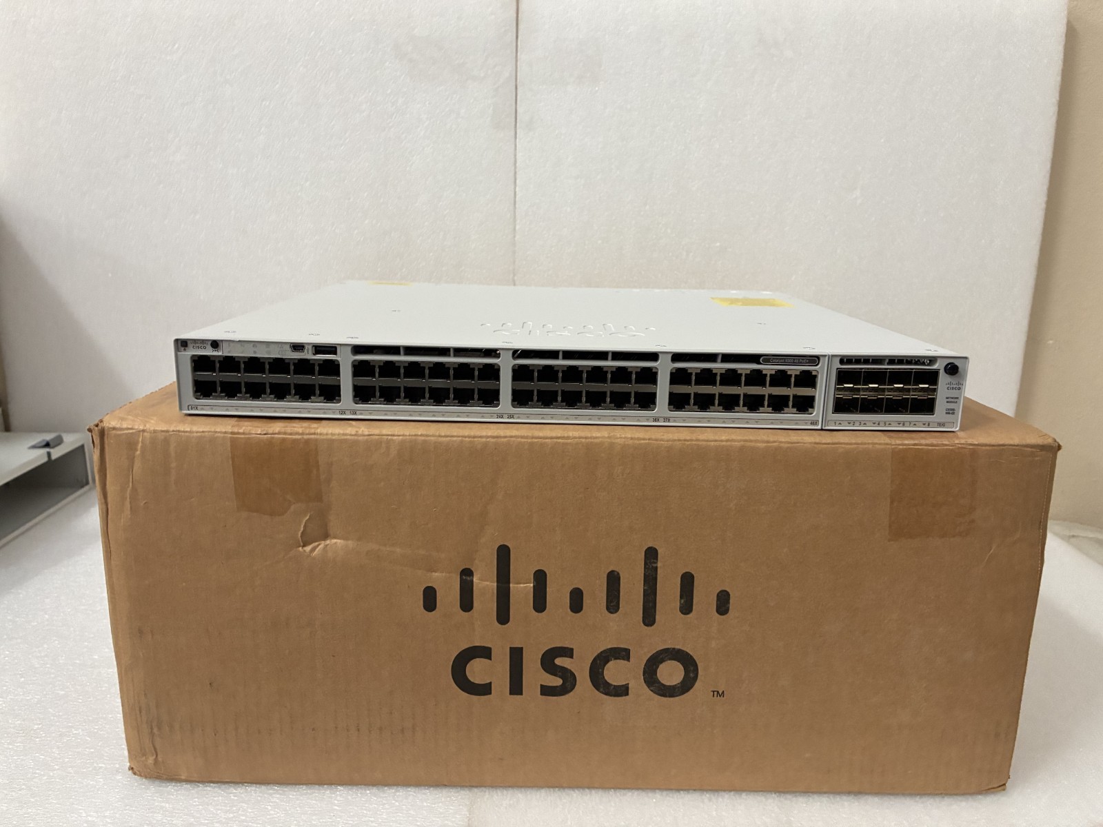 New Cisco C9300-48P-E Network Essentials 48 Port GE POE+ Switch C9300-NM-8X