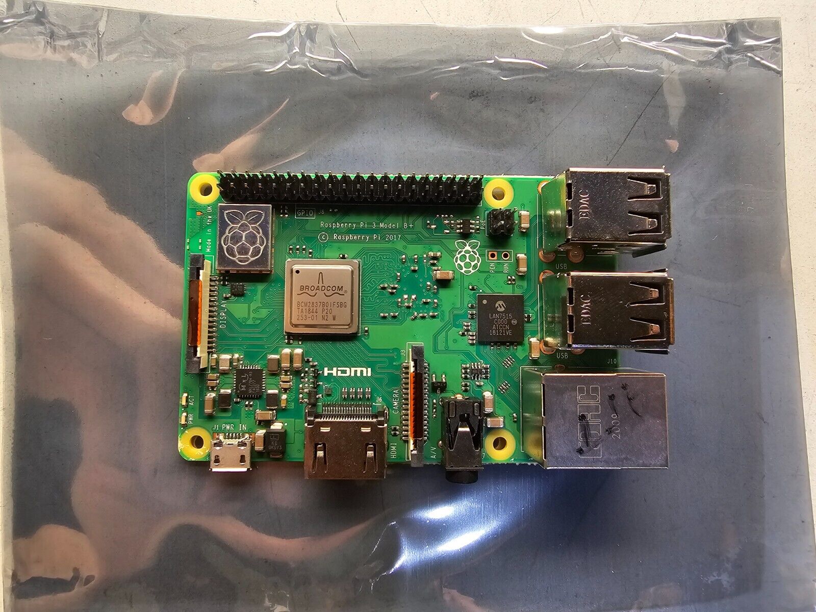 Raspberry Pi 3 Model B+ (Broadcom BCM2837, 1.4 GHz, 1 GB RAM) Single-Board