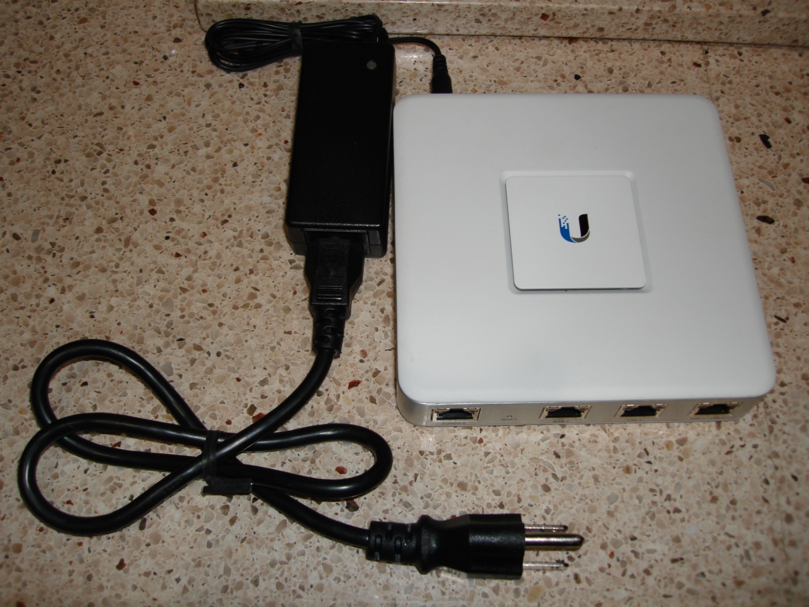 Ubiquiti Networks USG Unifi Security Gateway Router/Firewall with AC ADAPTER