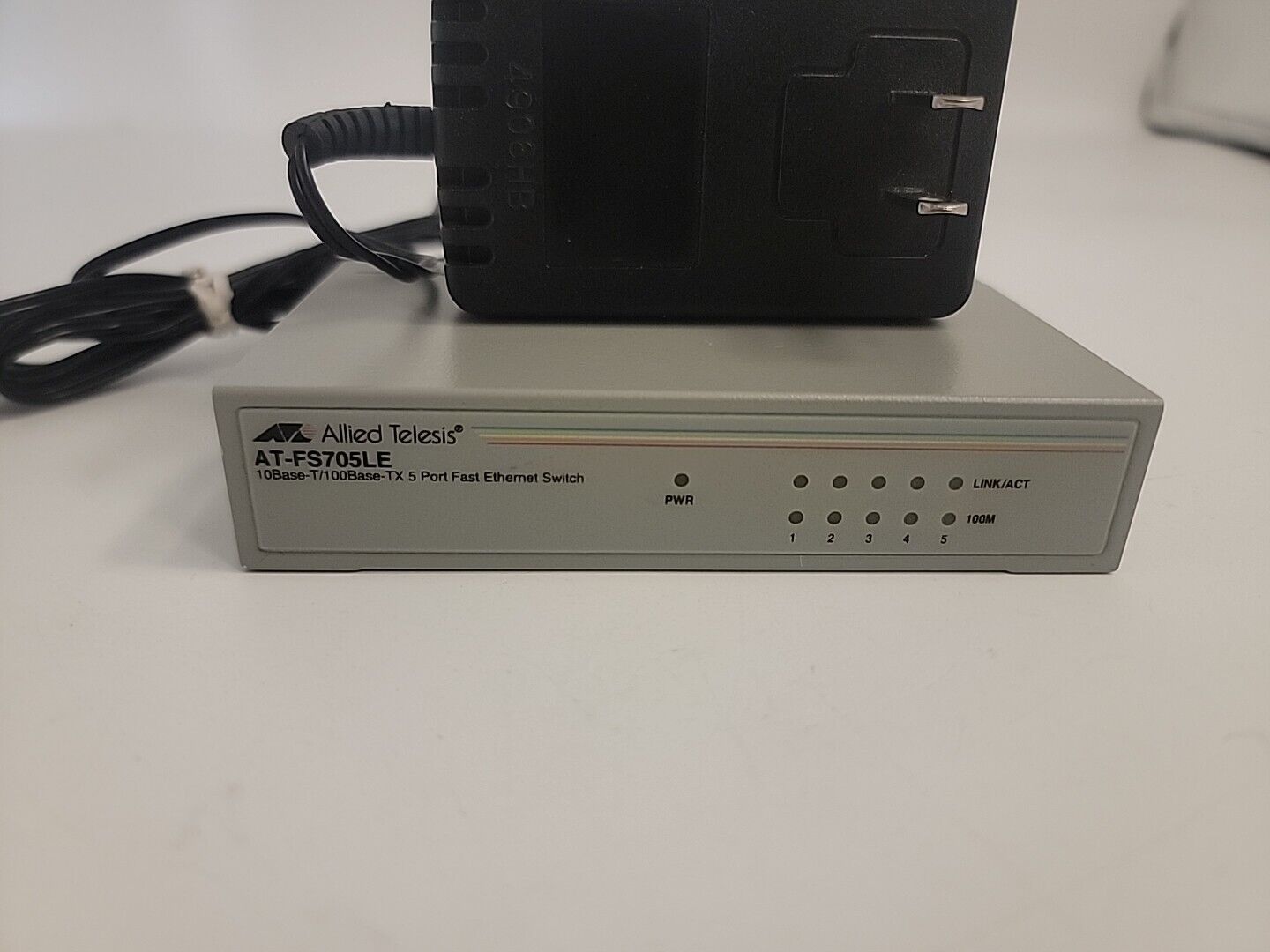 Used Allied Telesyn 5-port AT-FS705LE Ethernet Switch