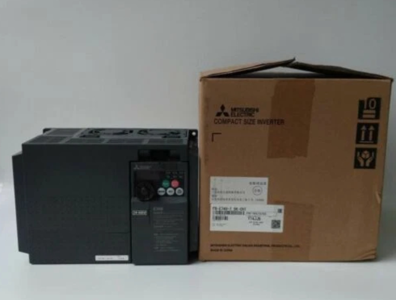 1PC New FOR Mitsubishi FR-E740-7.5K-CHT Frequency Converter 7.5KW 380V amk