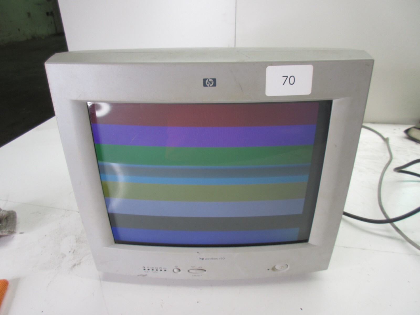 HP Pavilion 17" CRT V50 Gaming Monitor / Tested