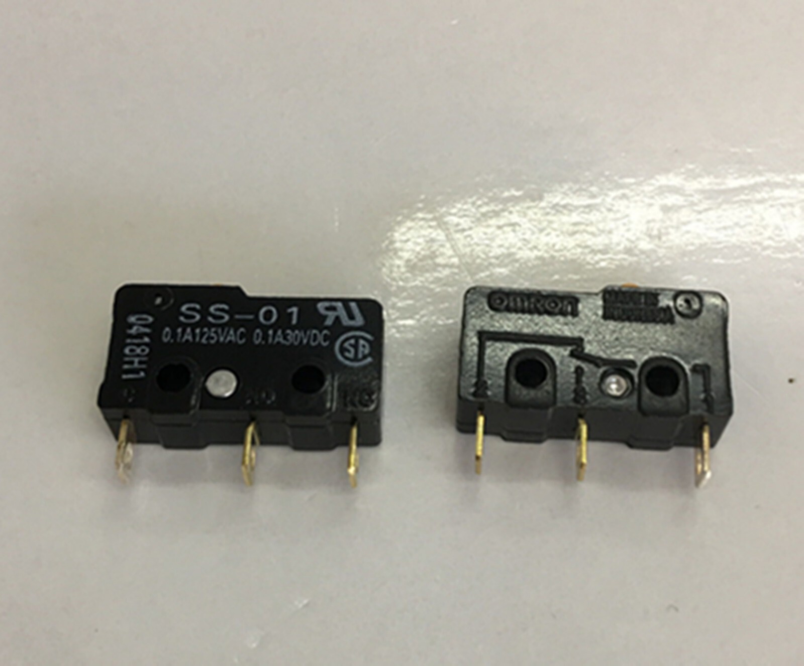2x New Omron SS-01 Original Microswitch  SS01