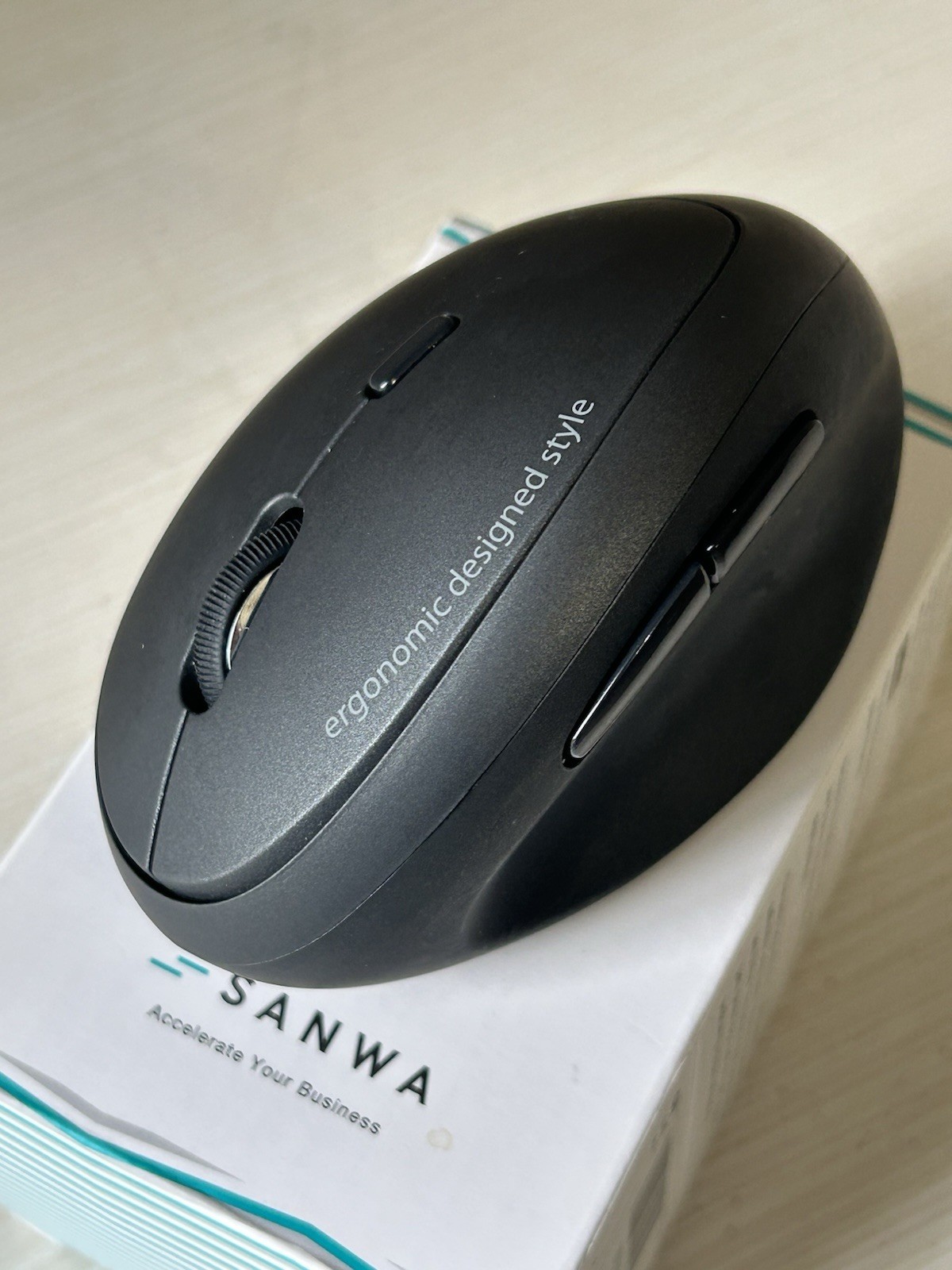 Sanwa Direct Ergonomic Mouse Wireless Tendonitis Prevention Blue LED 5Button