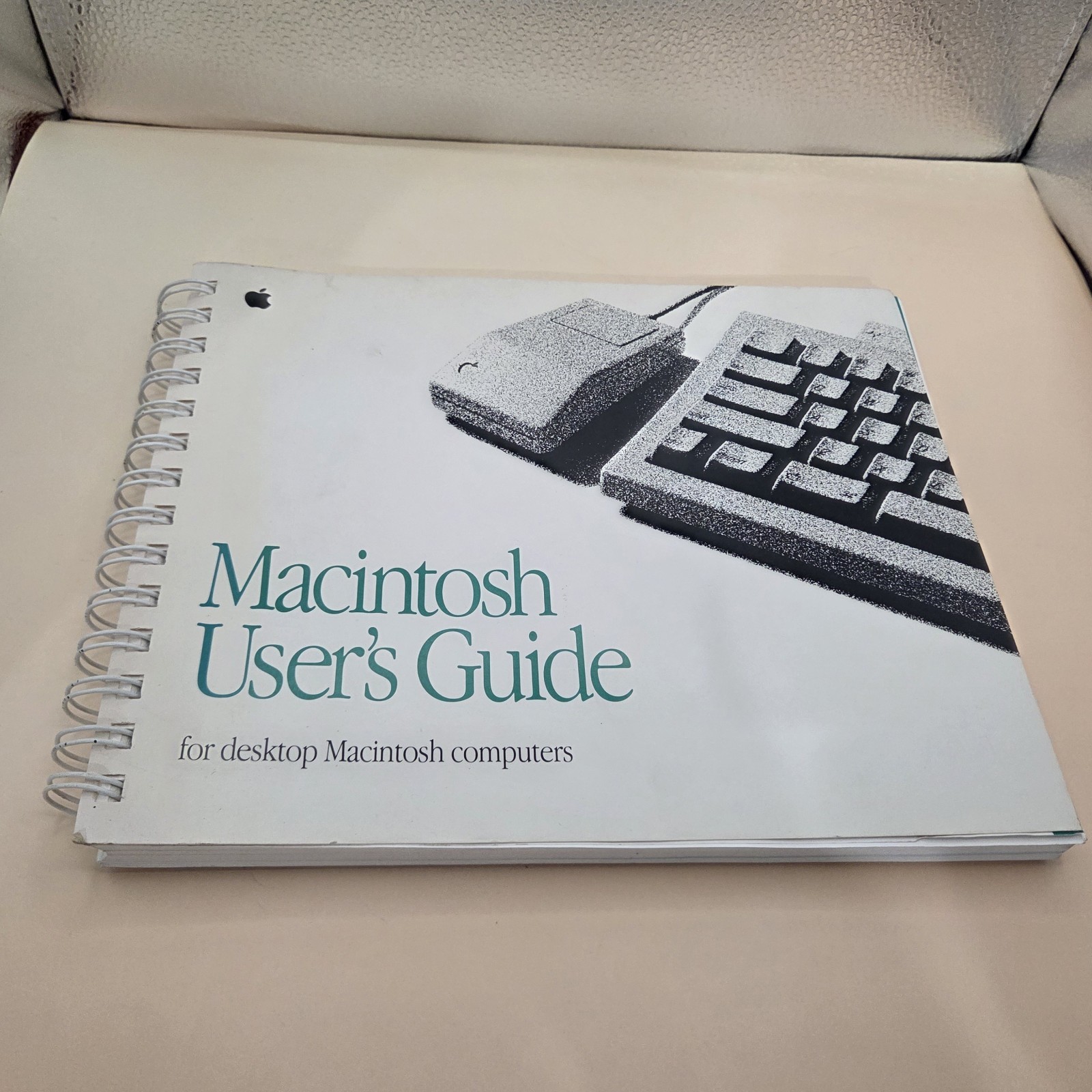 Macintosh User's Guide for Desktop Computers Ring Bound Manual 1992