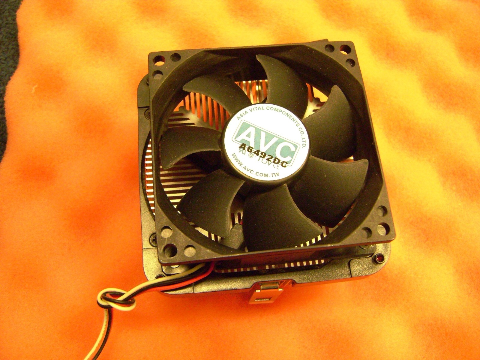 AVC AMD AM2 Aluminum Heatsink w/ Fan 3.14" Fan w/3-Pin Connector 3Pin