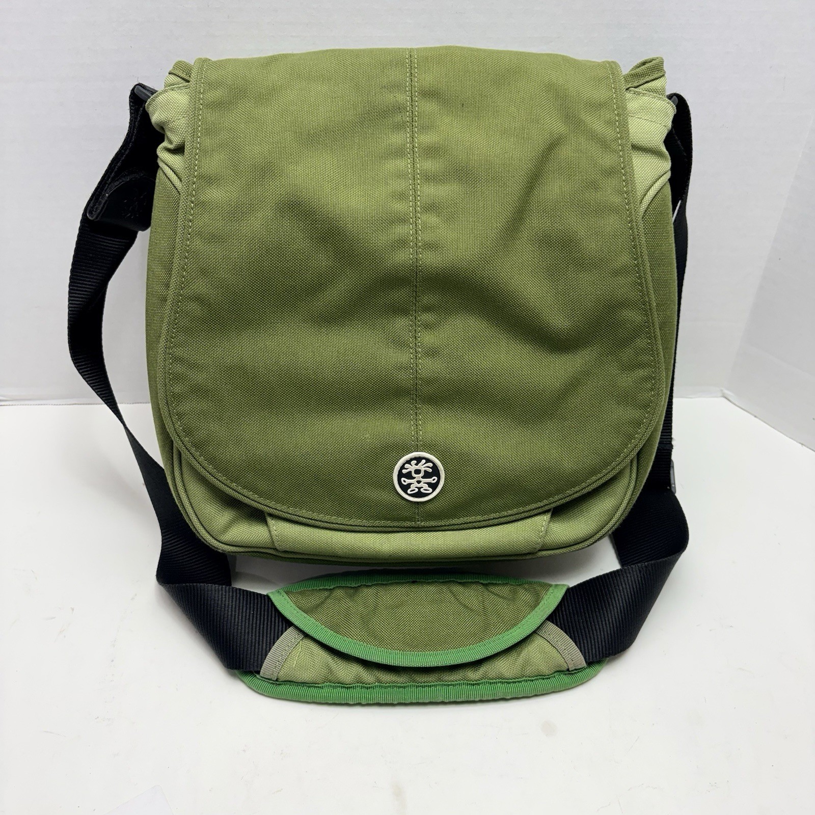 Crumpler The Breakfast Buffet 12" Laptop Bag Green Padded Messenger Crossbody