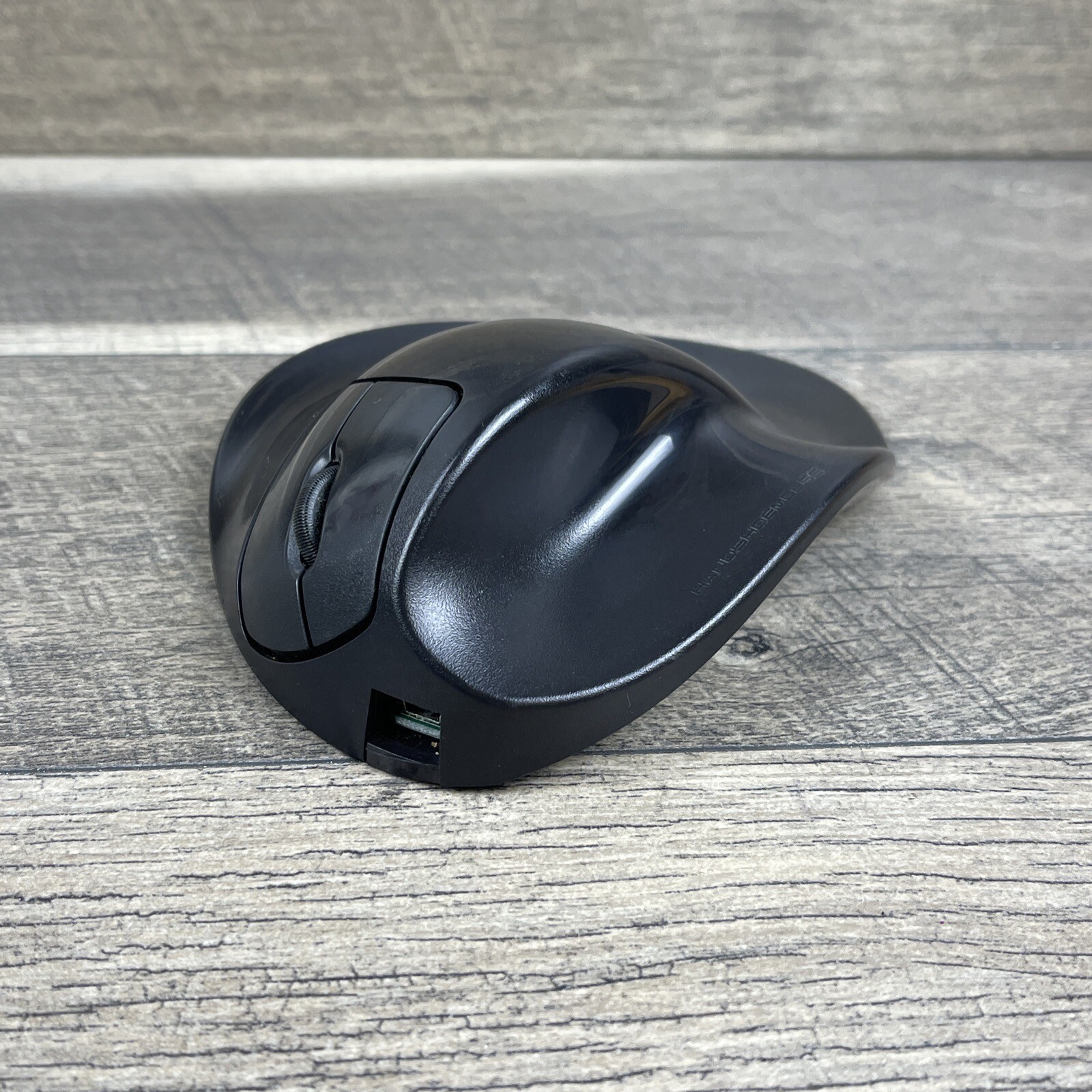 Hippus M2WB 2-Button Wired Right Handed Light Click HandShoe Ergonomic Mouse