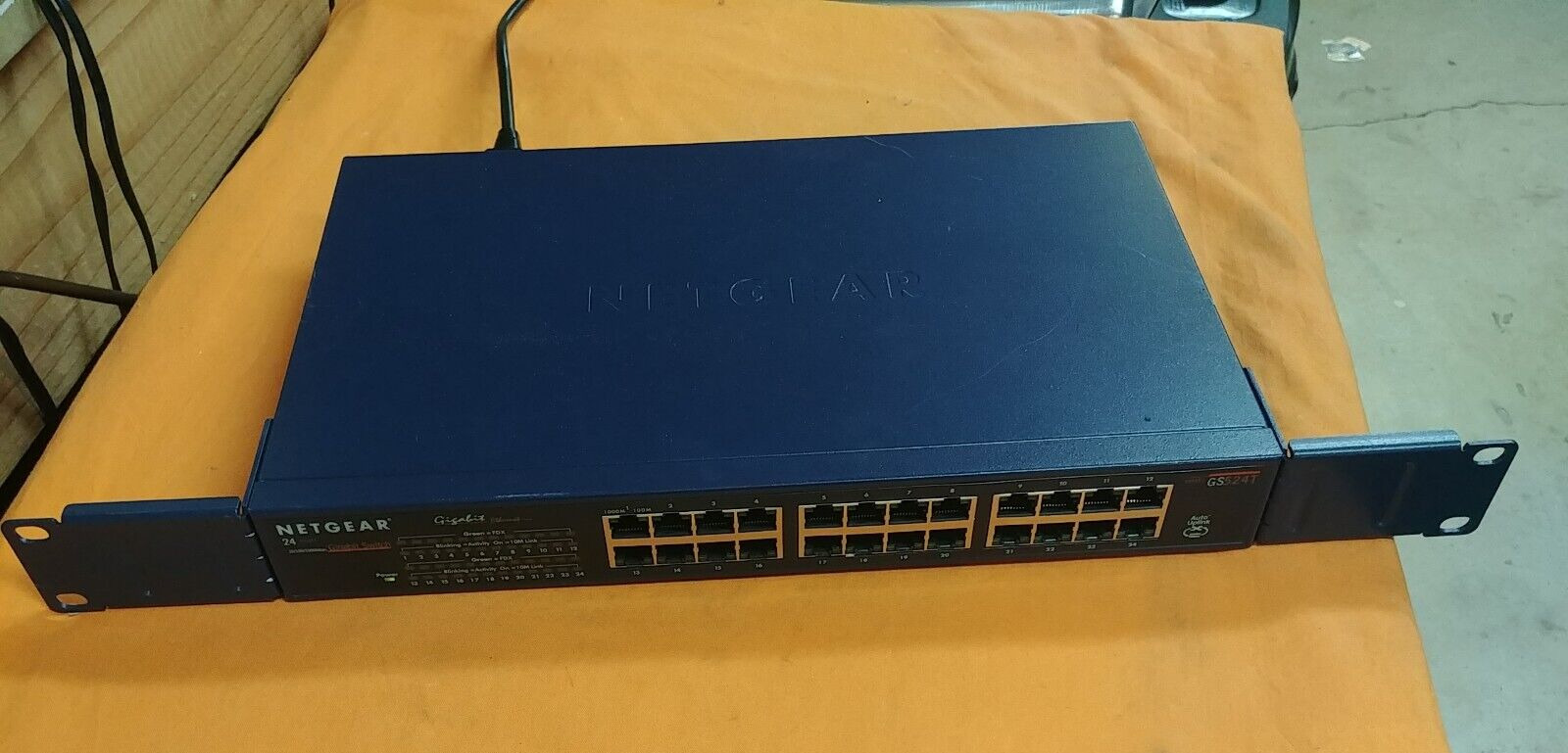 Netgear GS524T 24-Port 10/100/1000 Mbps Gigabit Ethernet Switch