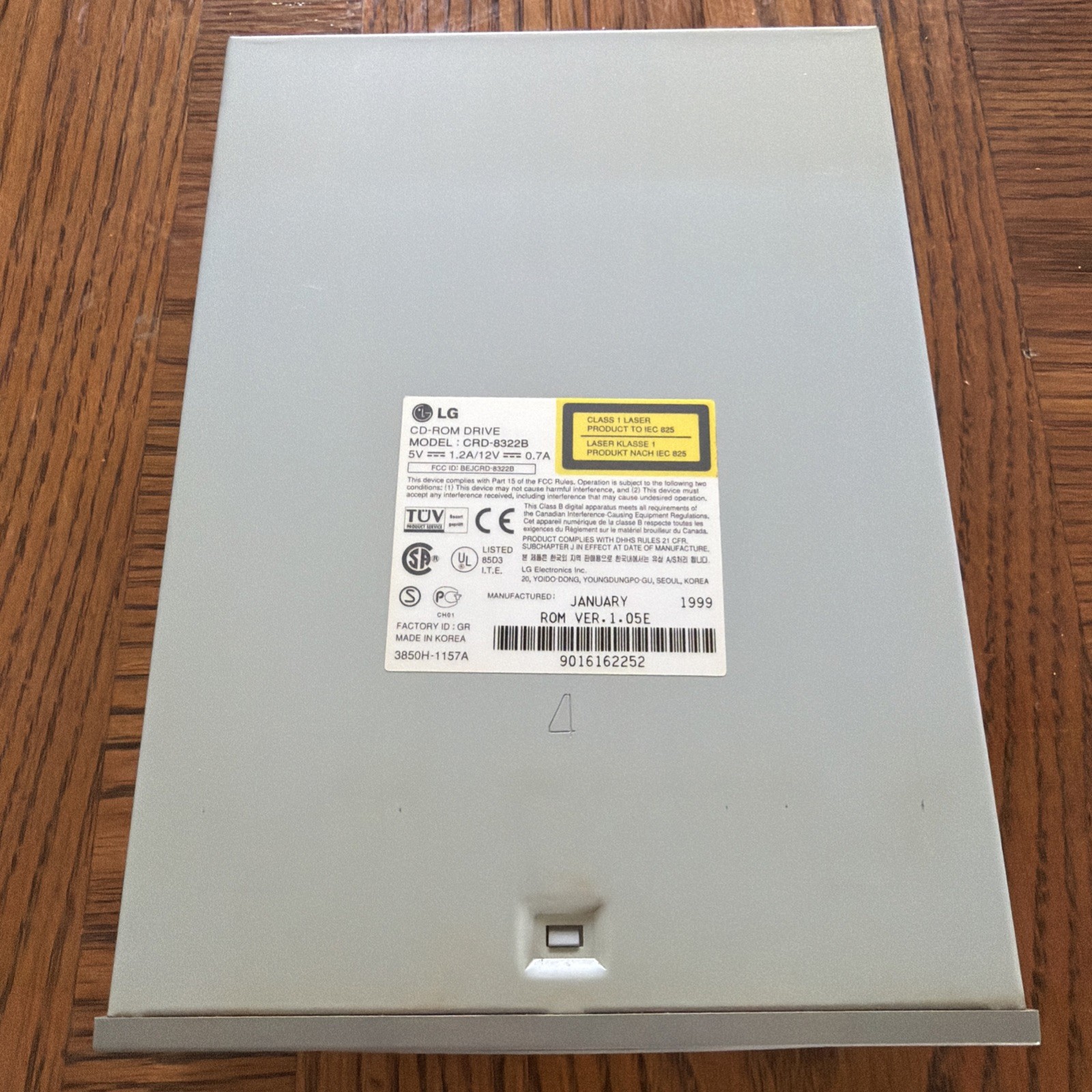 LG Electronics CRD-8322B CD-ROM Drive - Untested