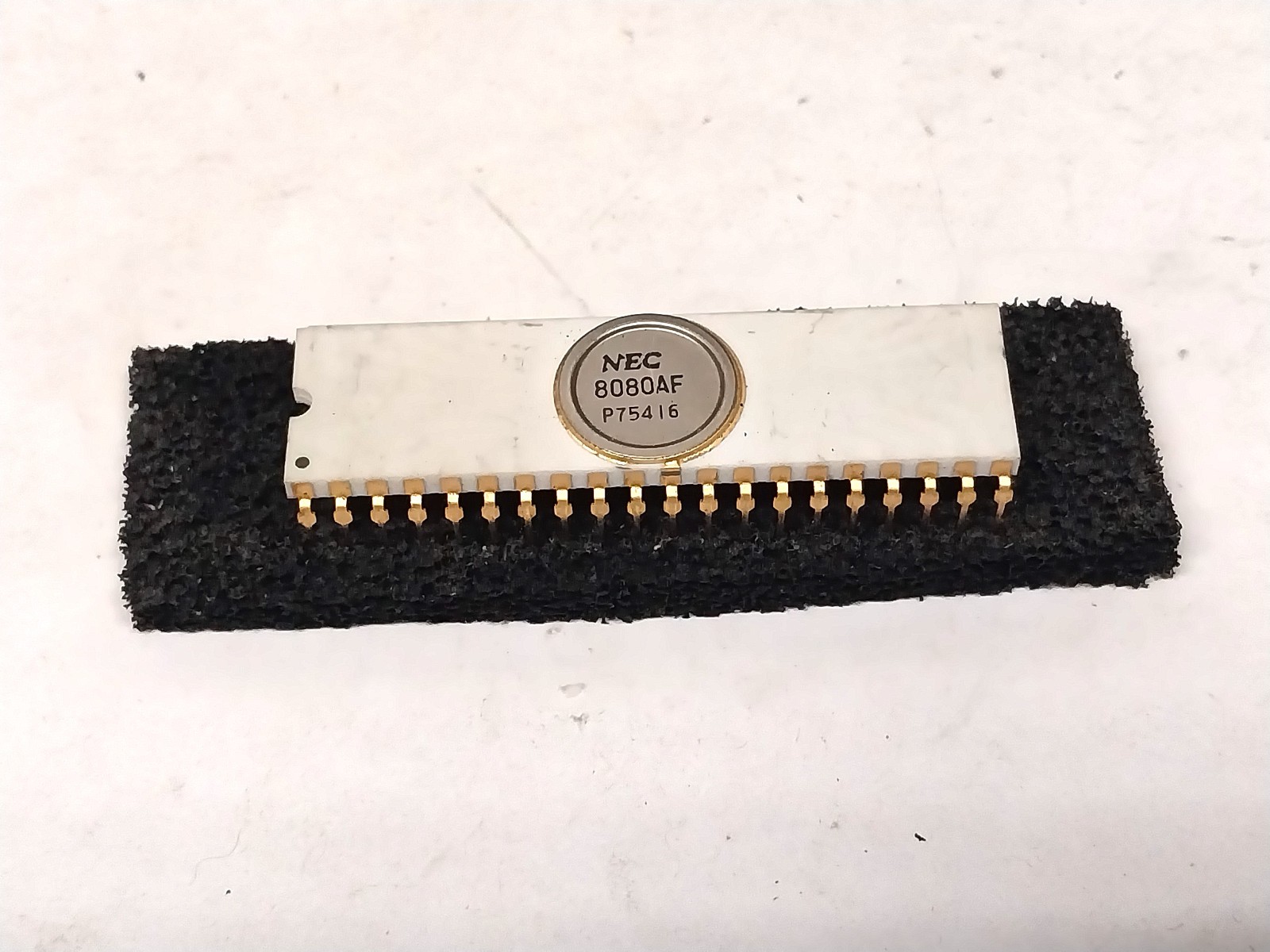 Nice White Ceramic NEC 8080A Microprocessor / Old Vintage Computer Gold IC Chip