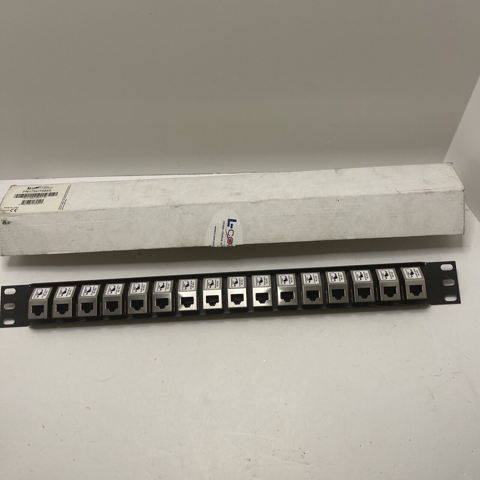 L-COM PR175UT568S Cat 5e 16 In-Line Coupler Rackmount Panel