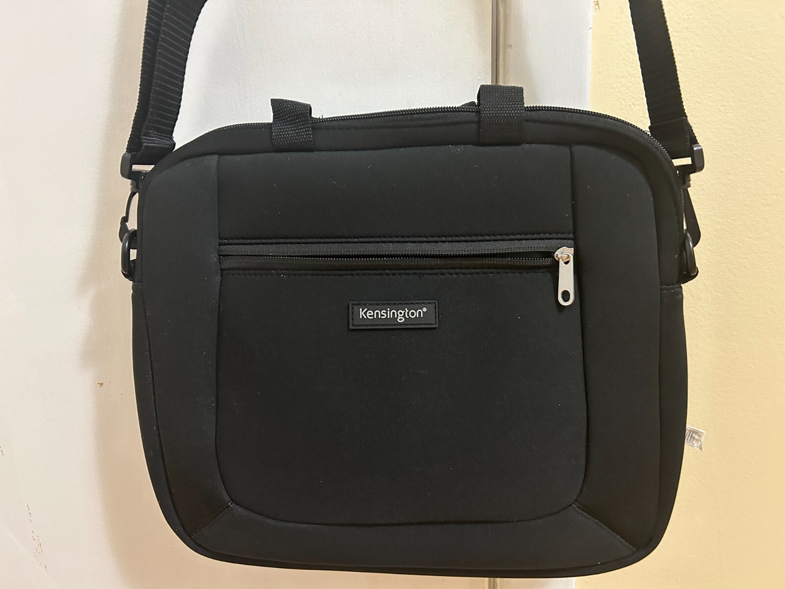 Kensington K62569US  SP12 12" Neoprene Sleeve Notebook carrying case - BLACK NEW