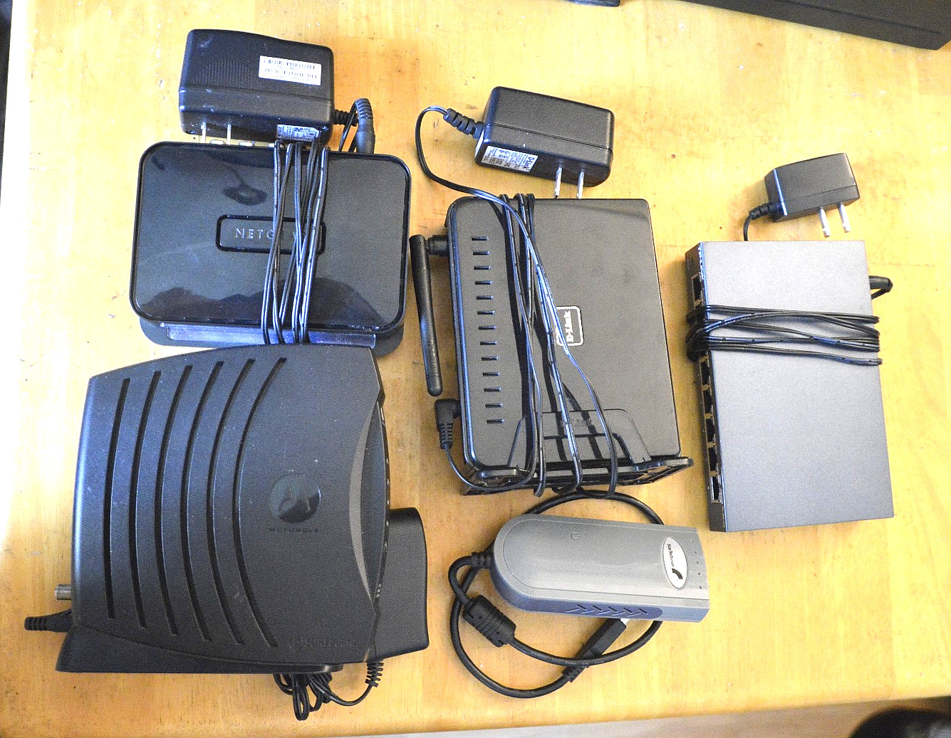 Network + AudioVideo Lot Netgear push2TV D-Link Router TP-Link Switch Surfboard