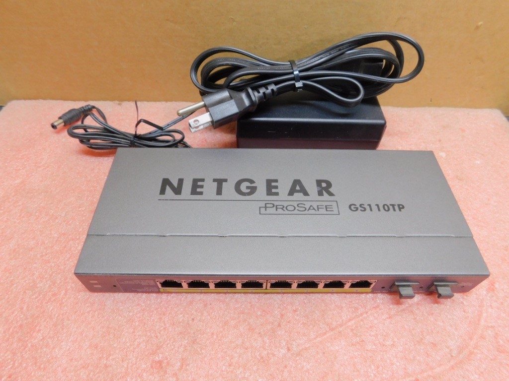 NETGEAR ProSafe 8 Port Gigabit Desktop Smart Switch w/ AC Adapter -- GS110TP