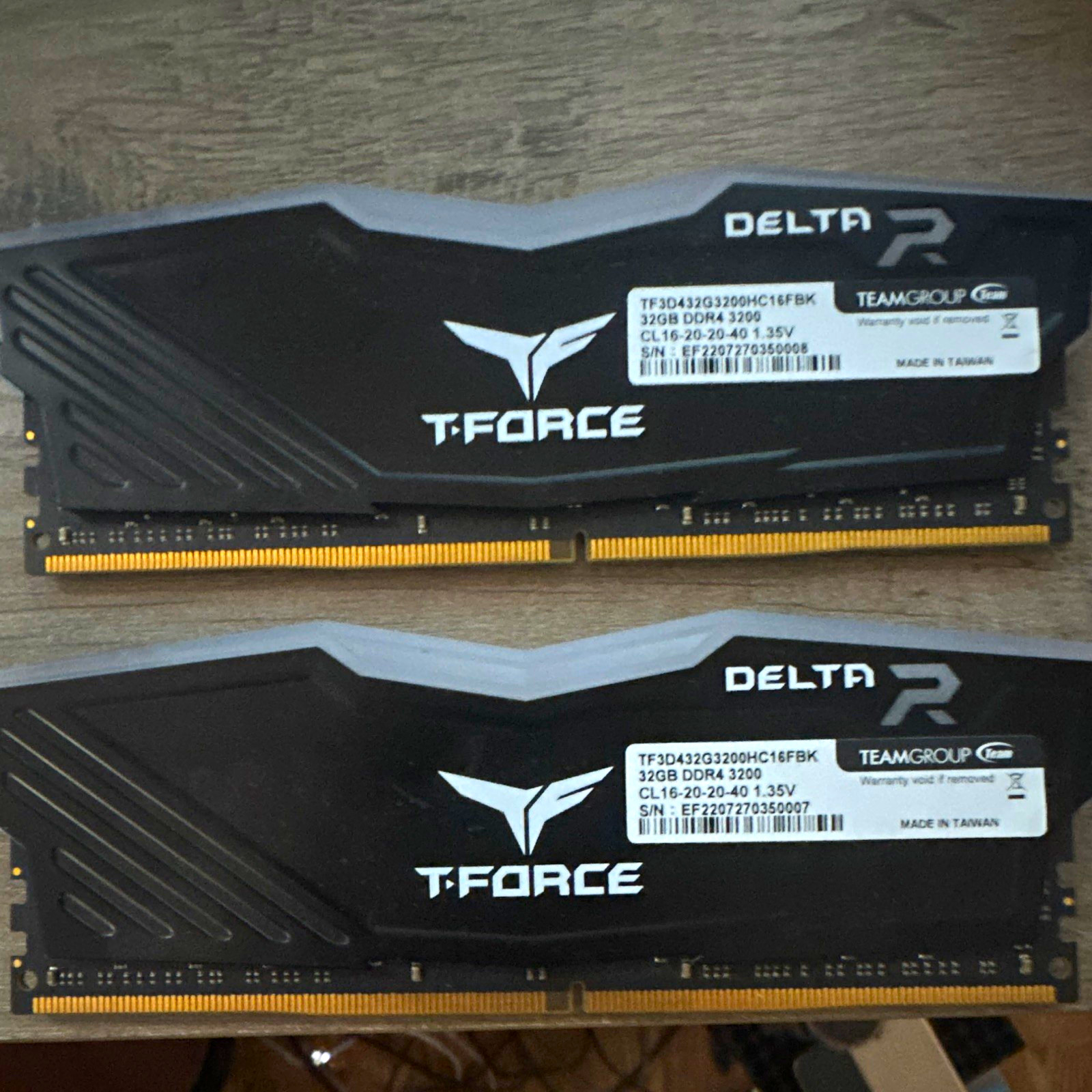 TEAMGROUP T-FORCE Delta R 64GB (2x32) DDR4-3200 CL16 DIMM TF3D432G3200HC16FBK