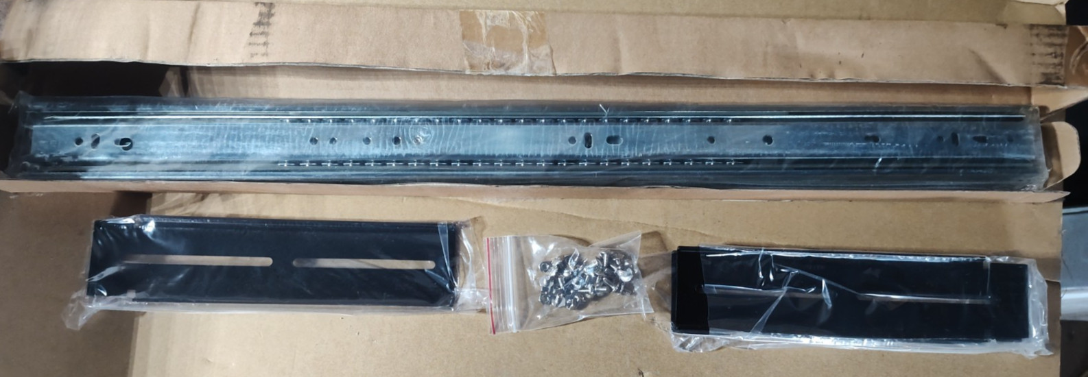 Quality 24" Rack Mount Rackmount Chassis Trak/ Rail with Black L-Brackets, New