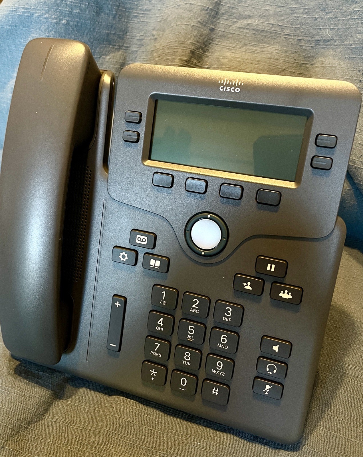 Cisco IP Phone 6851 Multiplatform Phone CP-6851-3PCC-K9