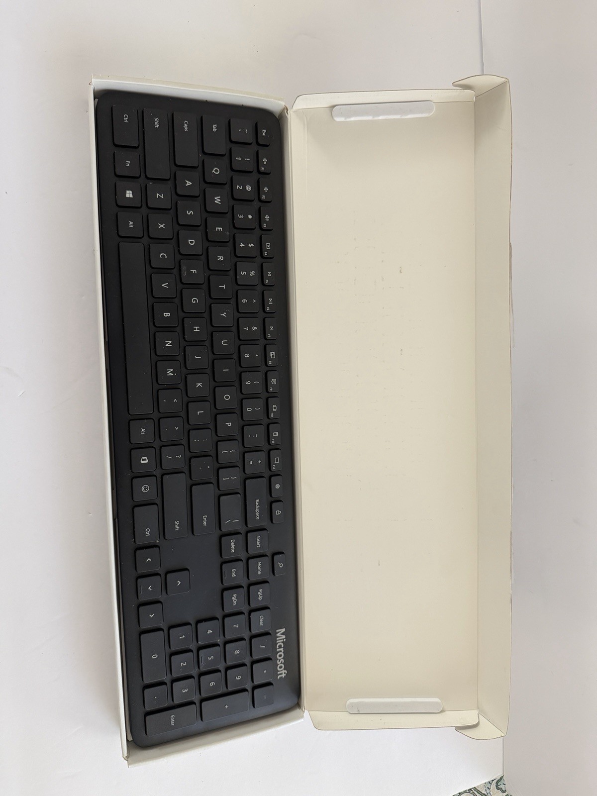 Microsoft Bluetooth Keyboard Clavier Black Full Size Slim W/Box & Manual TESTED
