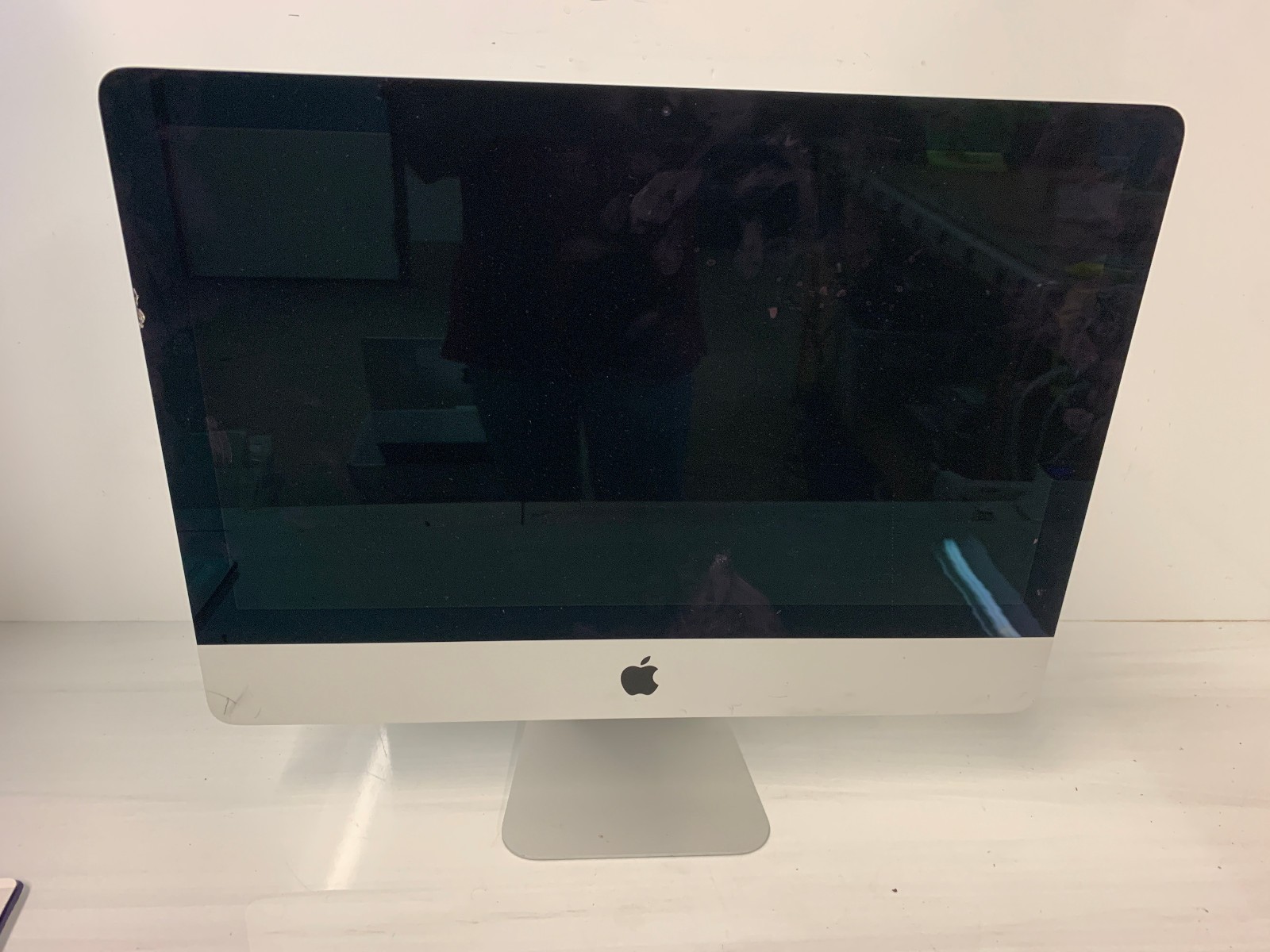 Apple iMac 21.5 Retina 4K 2019 3.6GHz Quad Core i3 8GB RAM 1TB HDD Radeon Pro 55