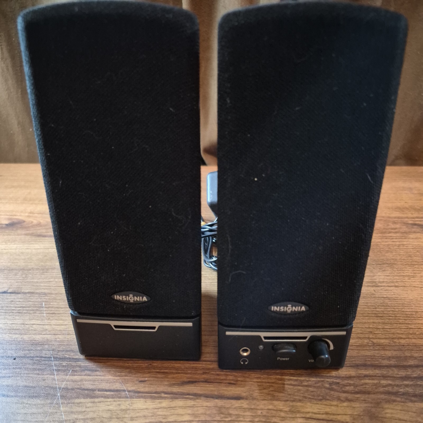 Insignia NS-PCS20 Stereo Computer Speakers Pre-Owned W/AC CHARGER NO BOX - WORKS