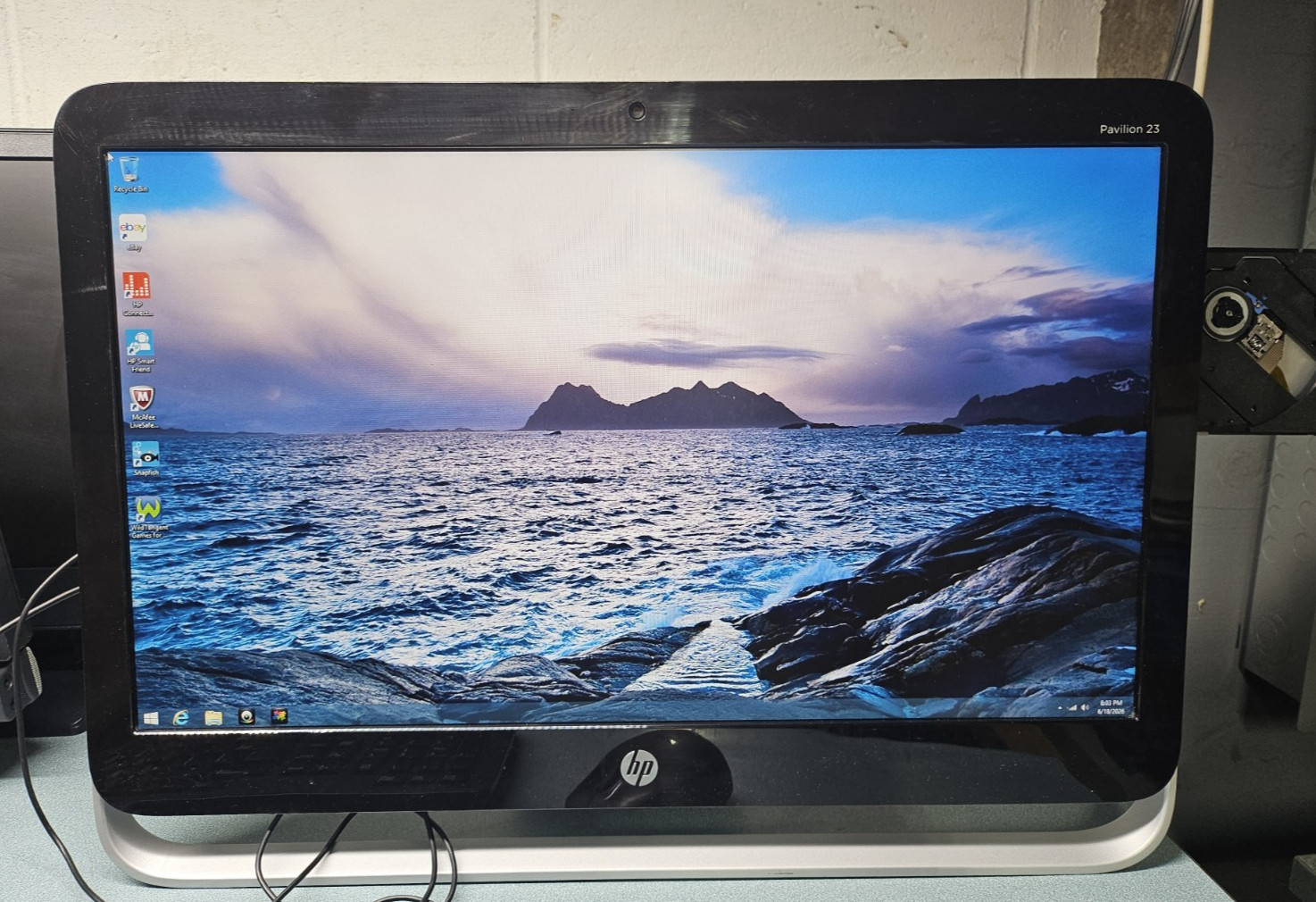 HP Pavilion 23-g010  All-in-One Desktop F3D37AA#ABA
