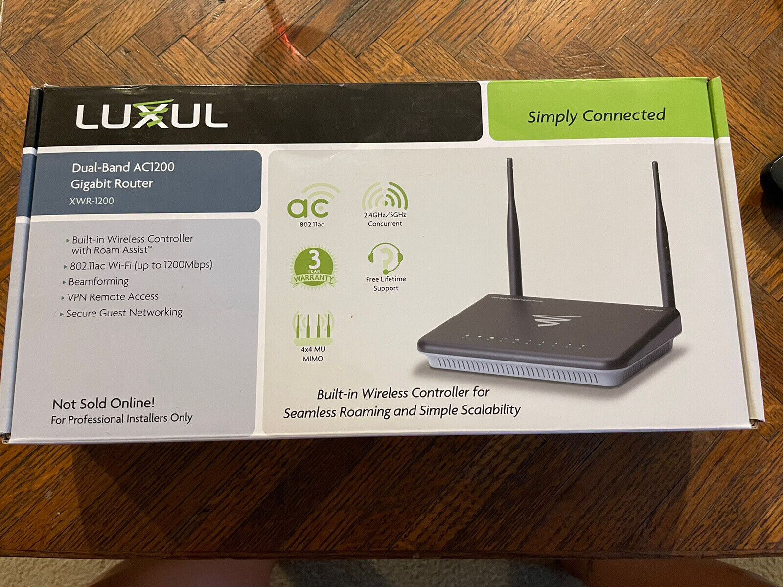 LUXUL XWR-1200 Wireless Dual-Band Wireless AC1200 Gigabit Router Open Box