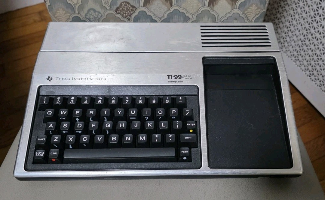 Vintage Texas Instruments TI-99/4A Home Computer PHC004A Silver 1981-83 Untested
