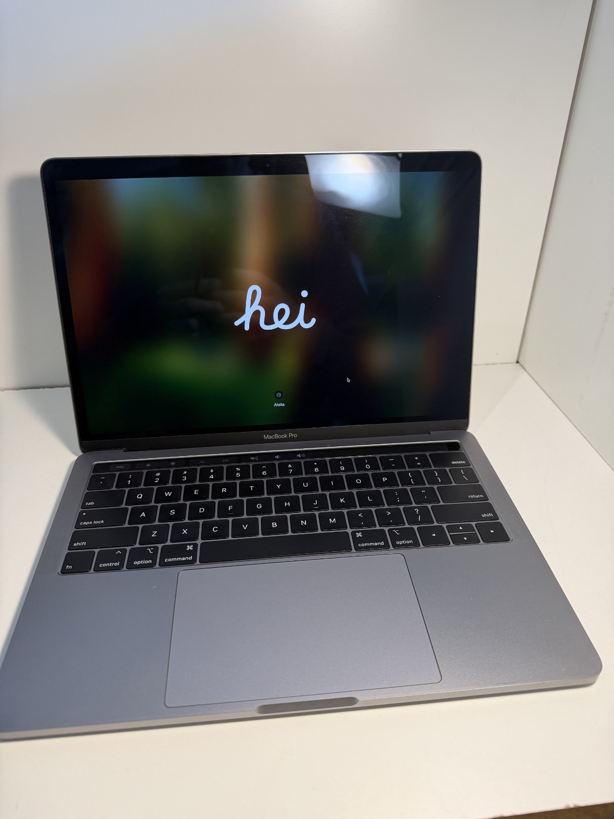 Apple MacBook Pro 13” 2018 i5 8GB RAM 512GB SSD Touch Bar A1989