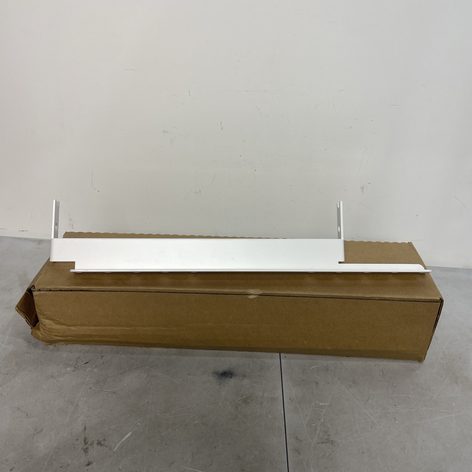 Legrand MM20CRB16-W Channel Rack