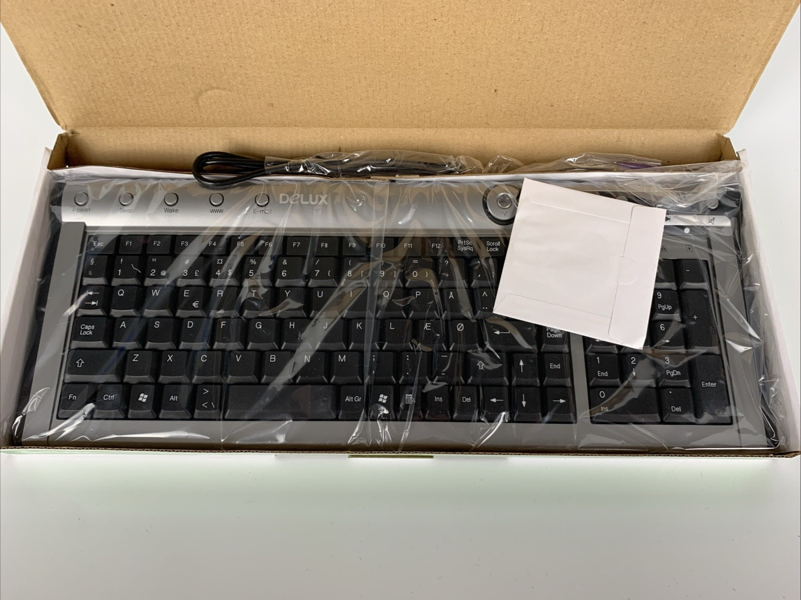 NOS 2000s Delux DLK-5005 Wired USB Keyboard w/ Native PS/2 Support Nordic Layout