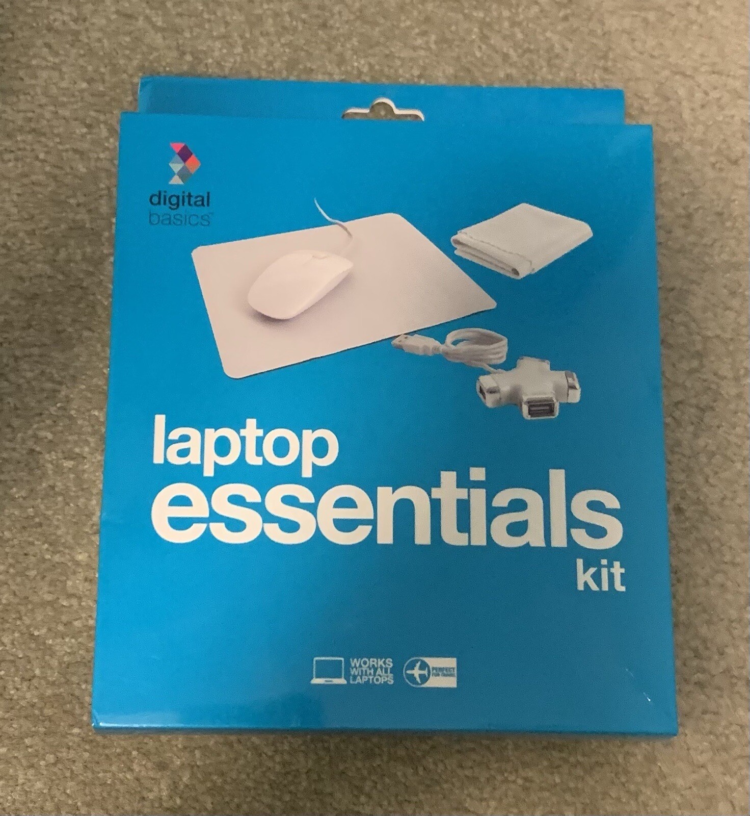 Digital Design Laptop Essentials Kit (USB Mouse w/ Pad, USB Hub, Cleaning Cloth)