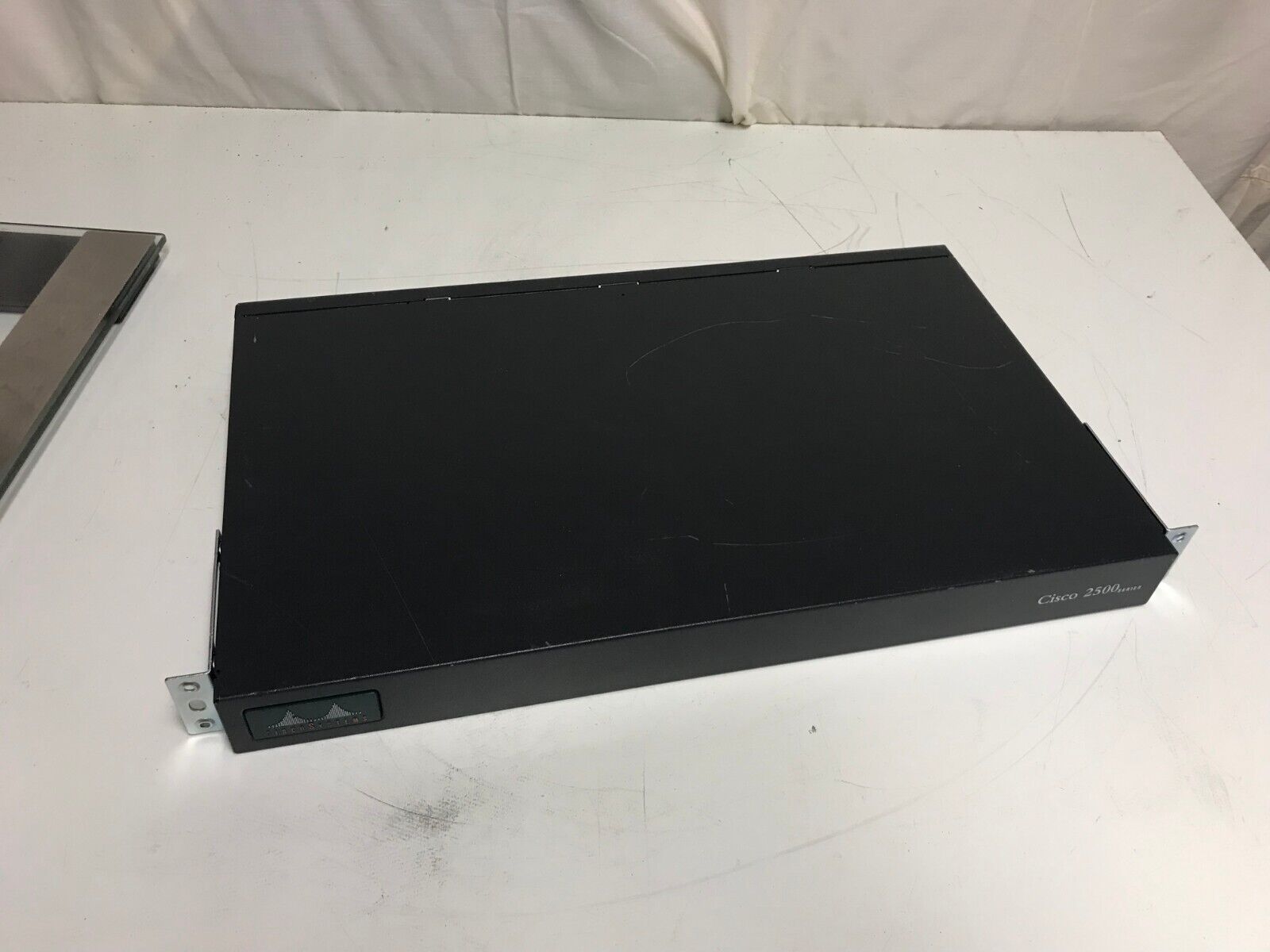 Cisco Systems 2500 Series Wired Network Switch Router Model 2501