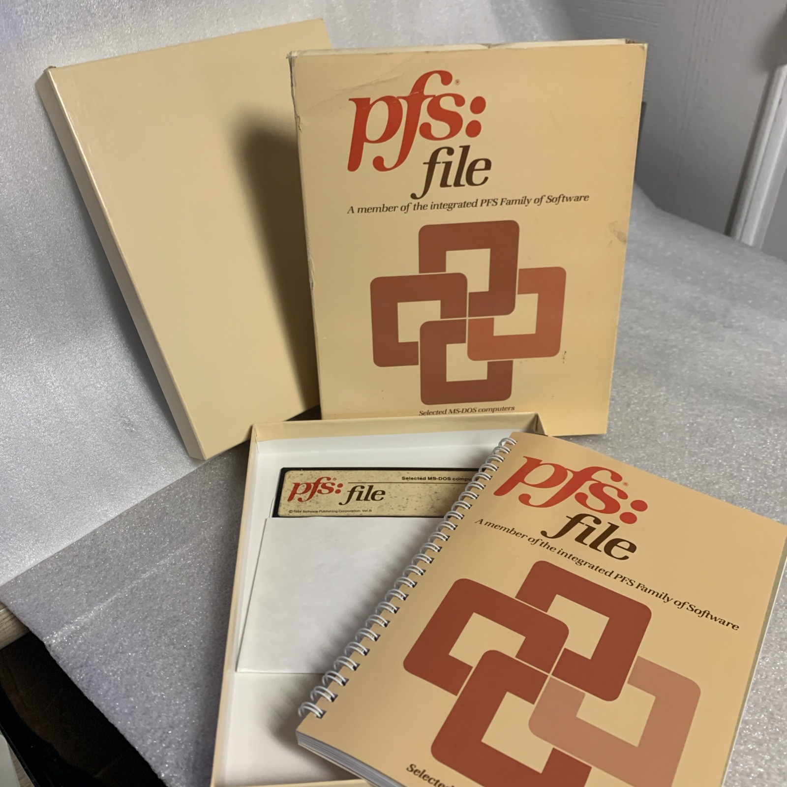 PFS File MS-DOS IBM Compaq 5.25 Floppy Disk Software Vintage Computer with box