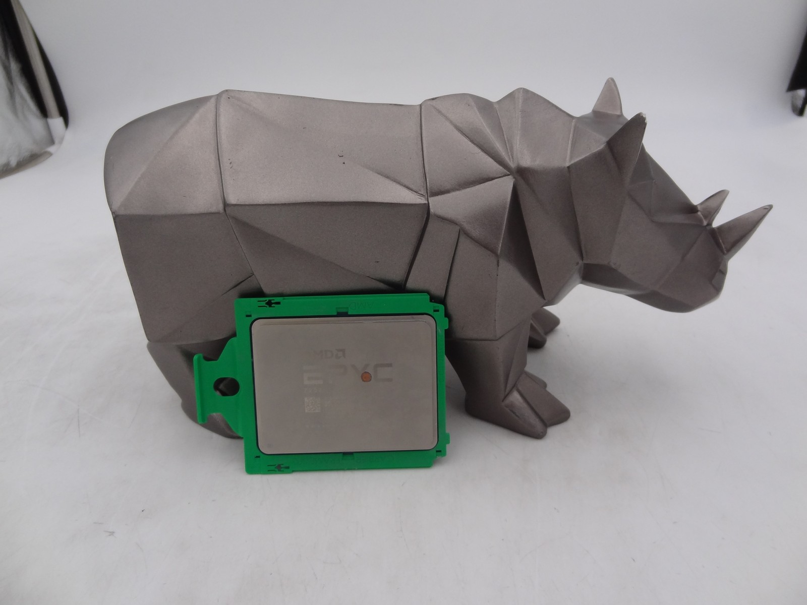 AMD 100-000000080 EPYC EPYC 7252 8 Core 3.1GHz 64M CPU