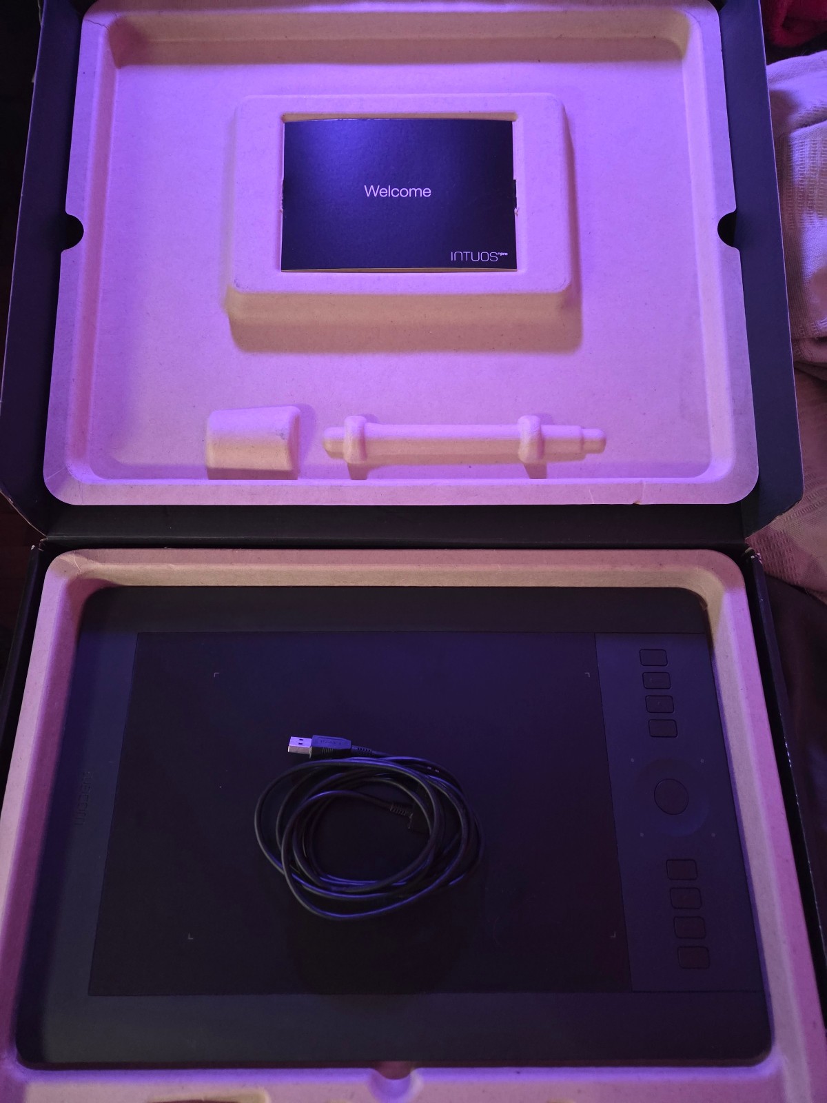 Wacom PTH-651 Intuos Pro Tablet (NO PEN)