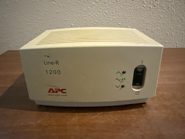 🛡️APC Line‑R 1200 Automatic Voltage Regulator LE1200 – Tested & Working